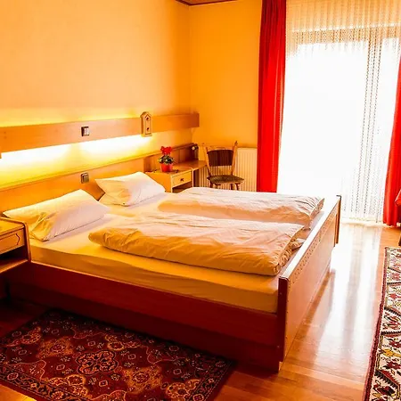 Отель Waldhotel 2*